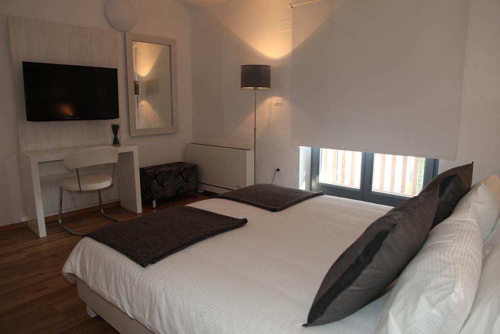 Dvor Apartments&Rooms Dobrovo Zimmer foto