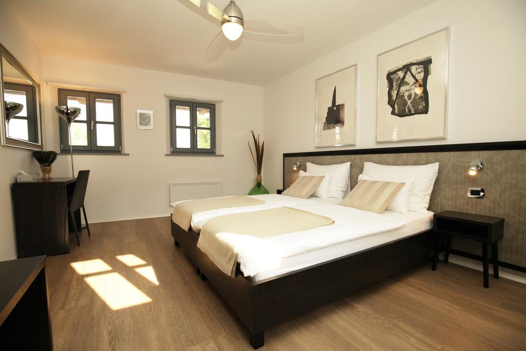 Dvor Apartments&Rooms Dobrovo Exterior foto